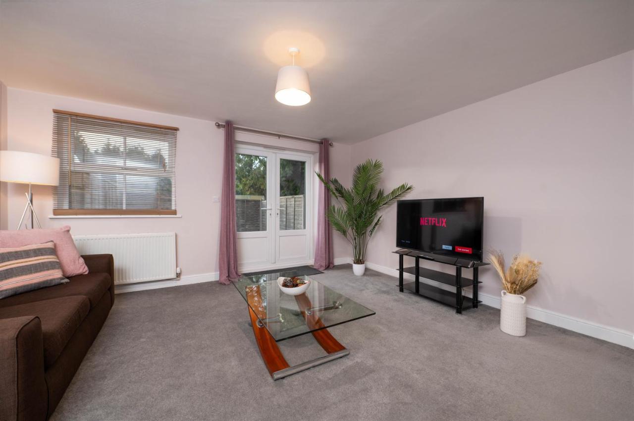Stunning 3 Bed With Parking & Garden Villa Market Rasen Exterior photo